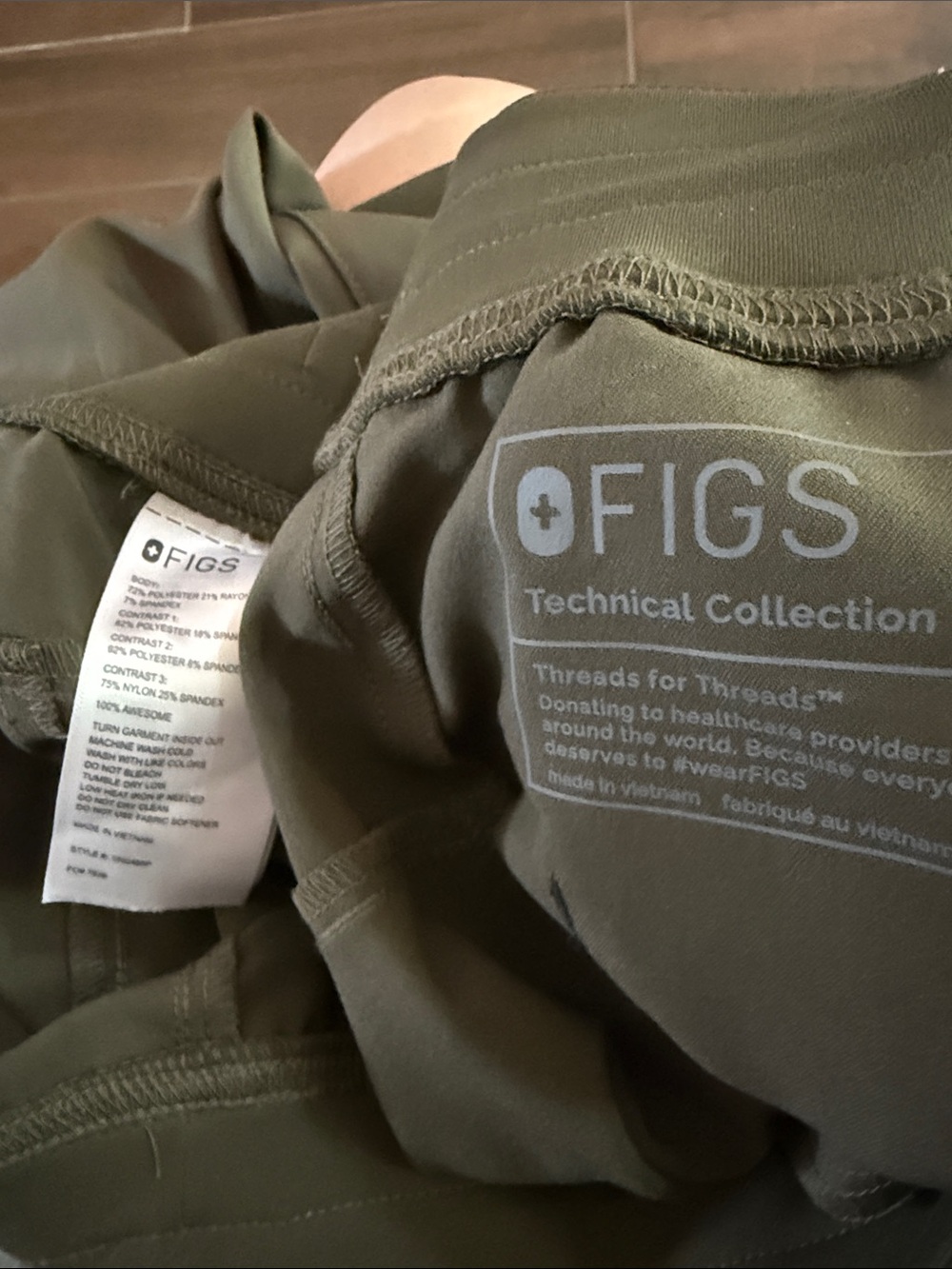 NWOT FIGS wide leg scrub pant. Olive only sz LP - Picture 4 of 4